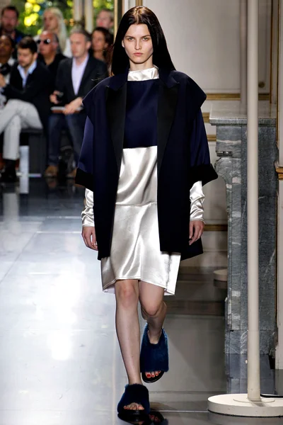 Look 19